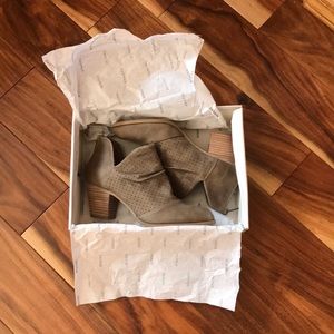 Report Calista Boots